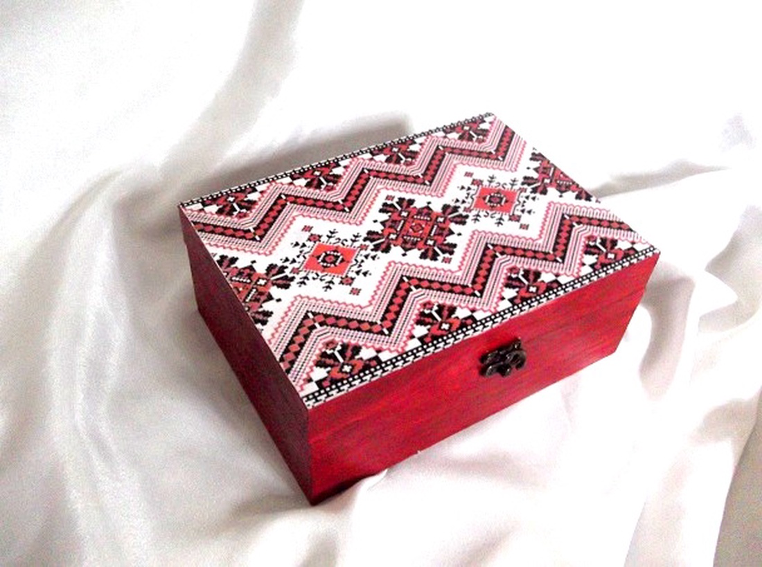 Cutie lemn decorata cu motiv traditional 35719 - accessorii și unelte - lemn - cutie - Artynos.ro