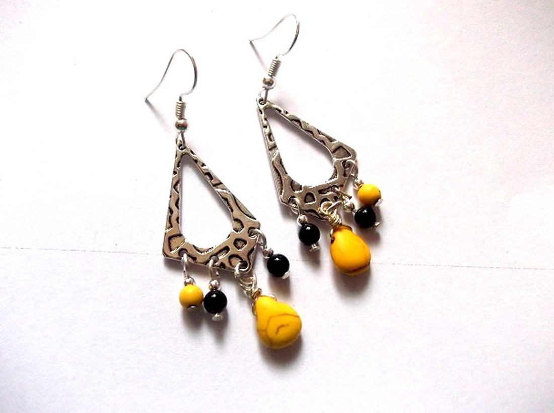 cercei howlite si onix 48885 - bijuterii - cercei - cercei agățați - Artynos.ro cercei howlite si onix 48885 - bijuterii - cercei - cercei agățați - Artynos.ro