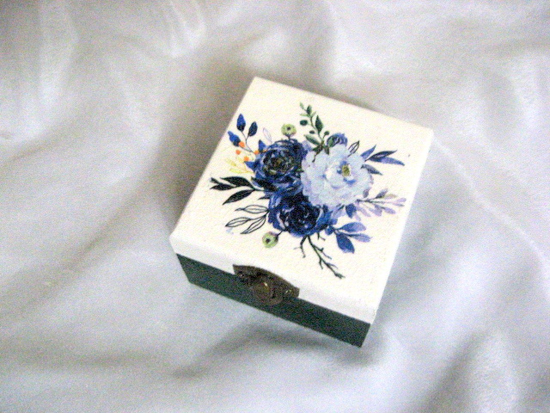 Cutie din lemn cu trandafiri albastri 50566 - accessorii și unelte - lemn - cutie - Artynos.ro