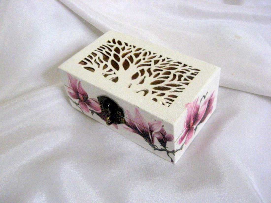cutie lemn decorata cu flori 50645 - accessorii și unelte - lemn - cutie - Artynos.ro