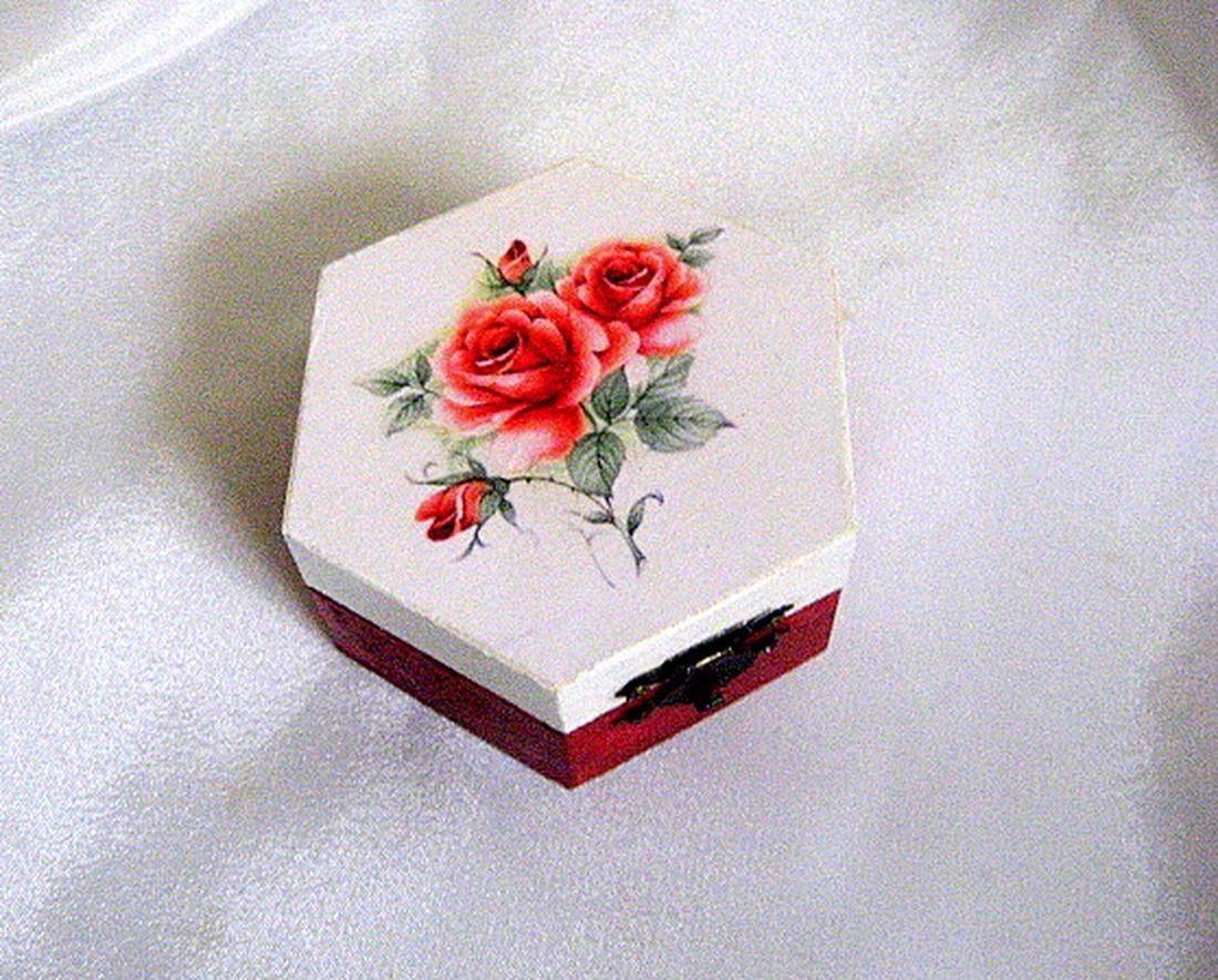 Cutie din lemn cu trandafiri 50630 - accessorii și unelte - lemn - cutie - Artynos.ro