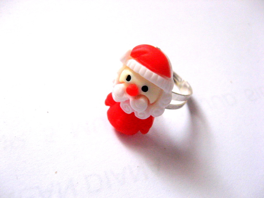 inel cu rasina cu mos craciun 50736 - bijuterii - inele - inele cu figurine - Artynos.ro