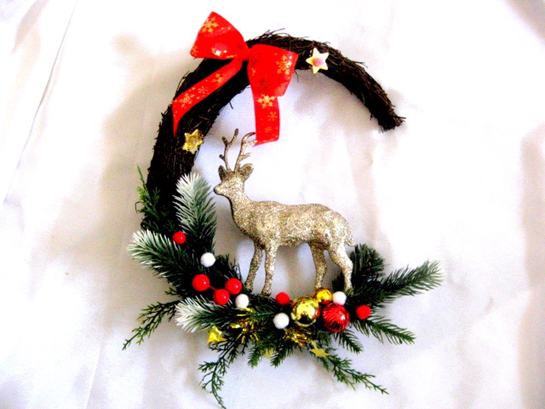 coronita de craciun cu cerb 50805 - crăciun - decorațiuni de crăciun de casă - decorațiuni pentru ușă de crăciun - Artynos.ro