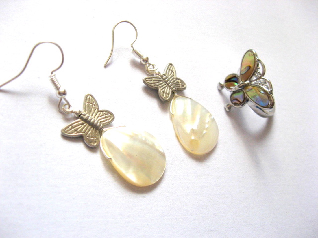 Set inel si cercei cu sidef alb 51924 - bijuterii - seturi de bijuterii - Artynos.ro