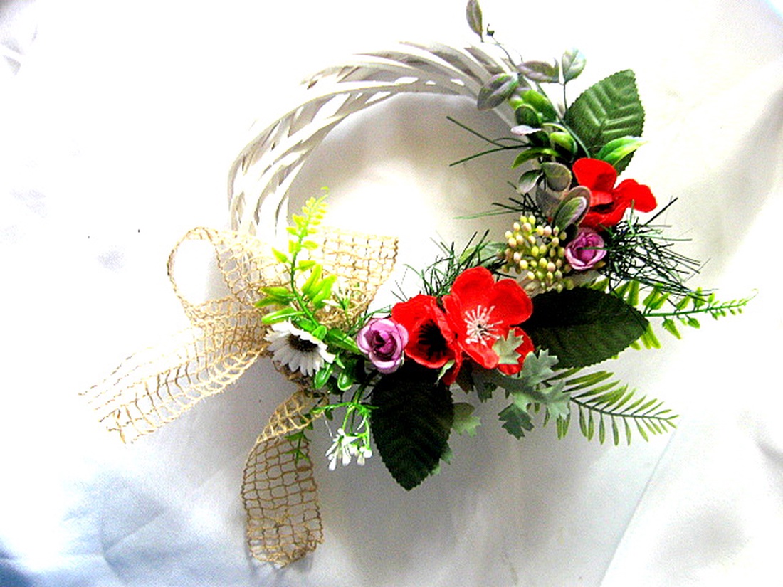 coronita decorata cu flori 52623 - casă & stil de viață - decorațiuni de casă - accesorii florale - coronițe decor - Artynos.ro