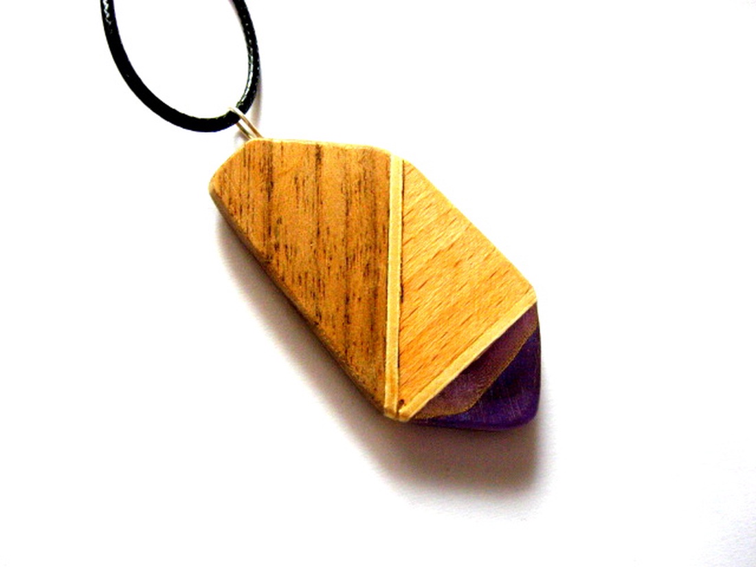 pandantiv lemn artar . nuc si rasina 52666 - bijuterii - coliere - pandative - Artynos.ro