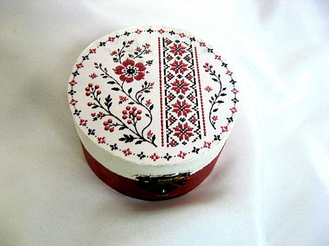 Cutie din lemn cu motiv traditional 52816 - bijuterii - suporturi și cutii de bijuterii - cutii de bijuterii - Artynos.ro