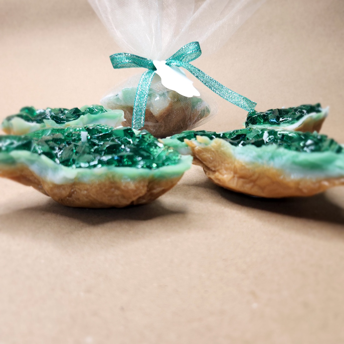 Lumânări Mărturii Handmade Geode de Smarald - casă & stil de viață - lumânări, parfumuri, arome - săculeți parfumați - Artynos.ro