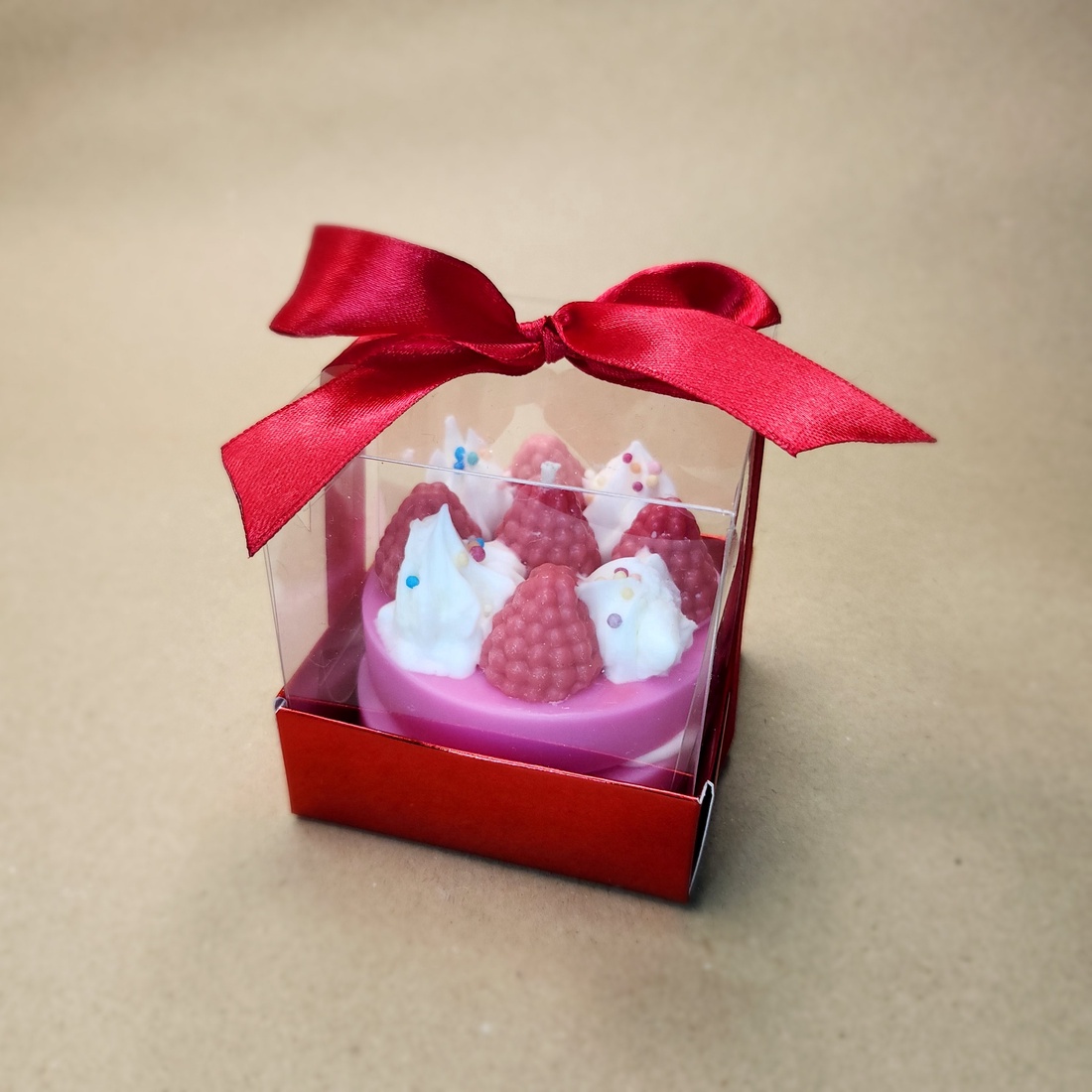 Lumanare Mini Tort cu Zmeura și Esența Exotică - casă & stil de viață - lumânări, parfumuri, arome - ceară parfumată - Artynos.ro