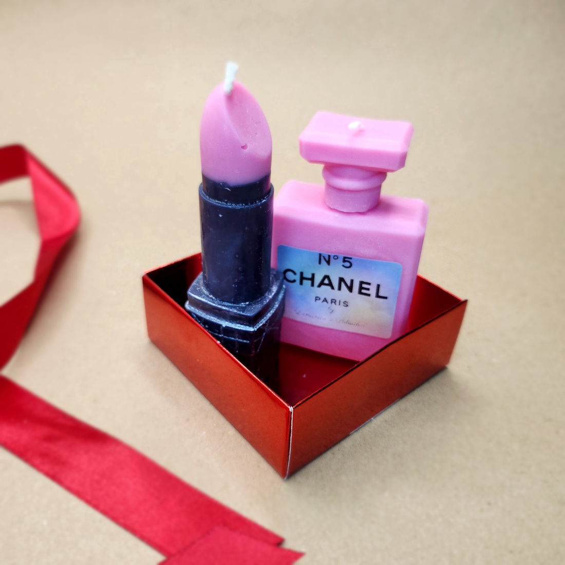 Set lumânări Ruj și Parfum - casă & stil de viață - lumânări, parfumuri, arome - ceară parfumată - Artynos.ro