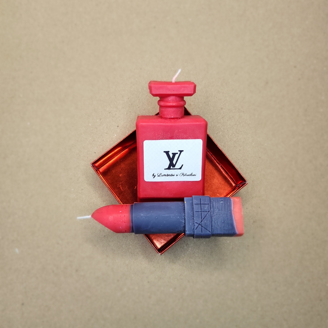 Lumânare Ruj și Parfum L.V. - casă & stil de viață - lumânări, parfumuri, arome - felinar cu lumânare - Artynos.ro