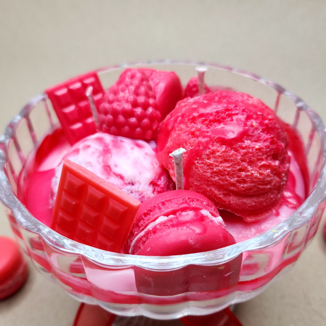 LumânareaÎnghețată cu Macarons - casă & stil de viață - lumânări, parfumuri, arome - lumânări artizanale - Artynos.ro