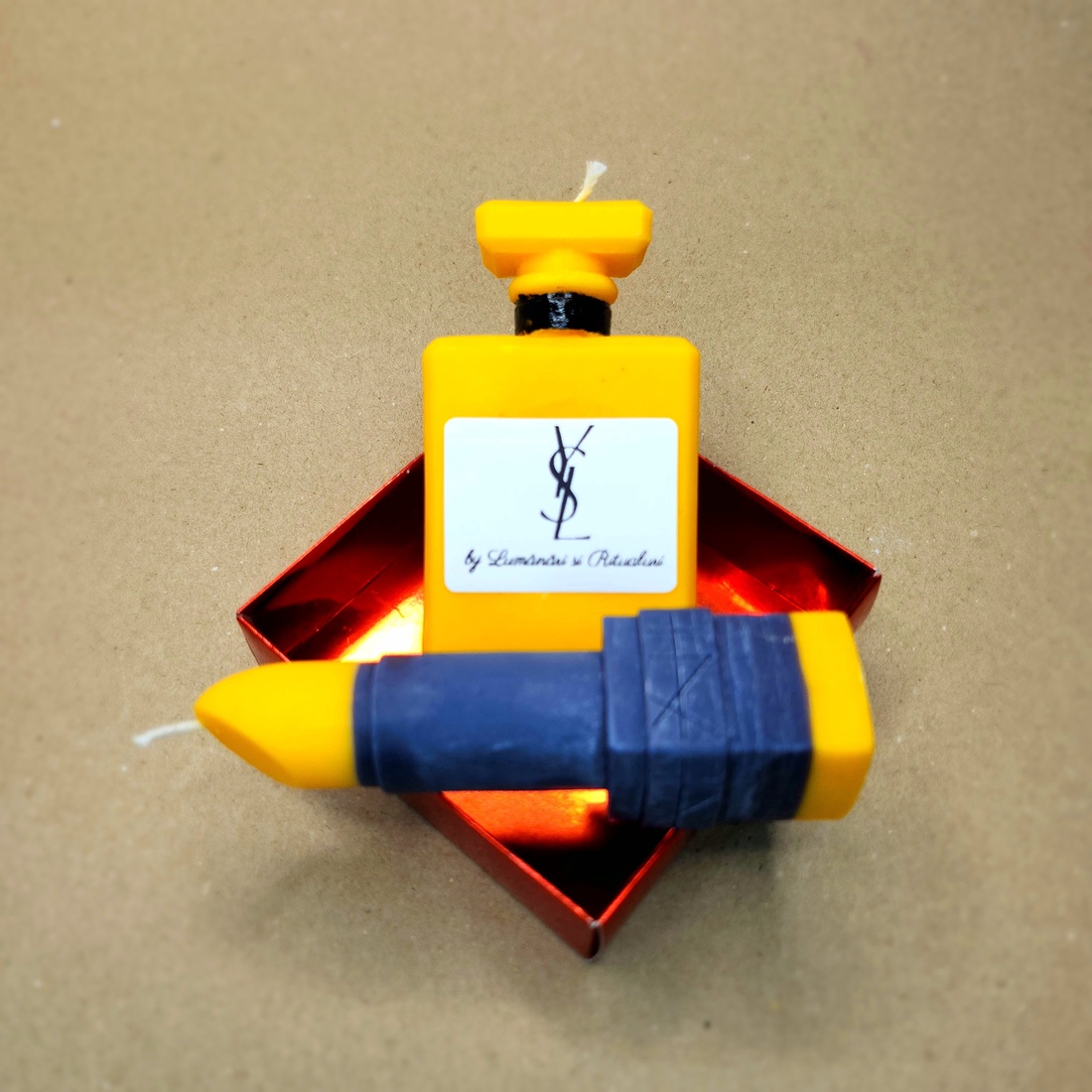 Lumânare Ruj și Parfum L.V. - casă & stil de viață - lumânări, parfumuri, arome - felinar cu lumânare - Artynos.ro