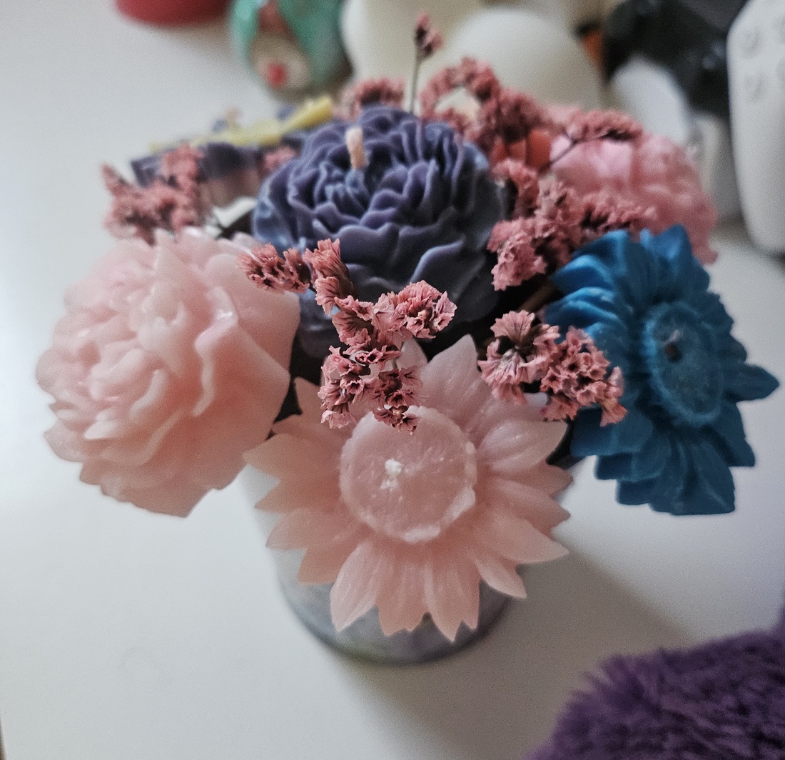 Aranjament floral - casă & stil de viață - lumânări, parfumuri, arome - ceară parfumată - Artynos.ro Aranjament floral - casă & stil de viață - lumânări, parfumuri, arome - ceară parfumată - Artynos.ro