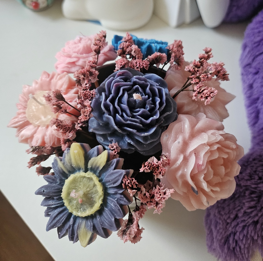 Aranjament floral - casă & stil de viață - lumânări, parfumuri, arome - ceară parfumată - Artynos.ro Aranjament floral - casă & stil de viață - lumânări, parfumuri, arome - ceară parfumată - Artynos.ro