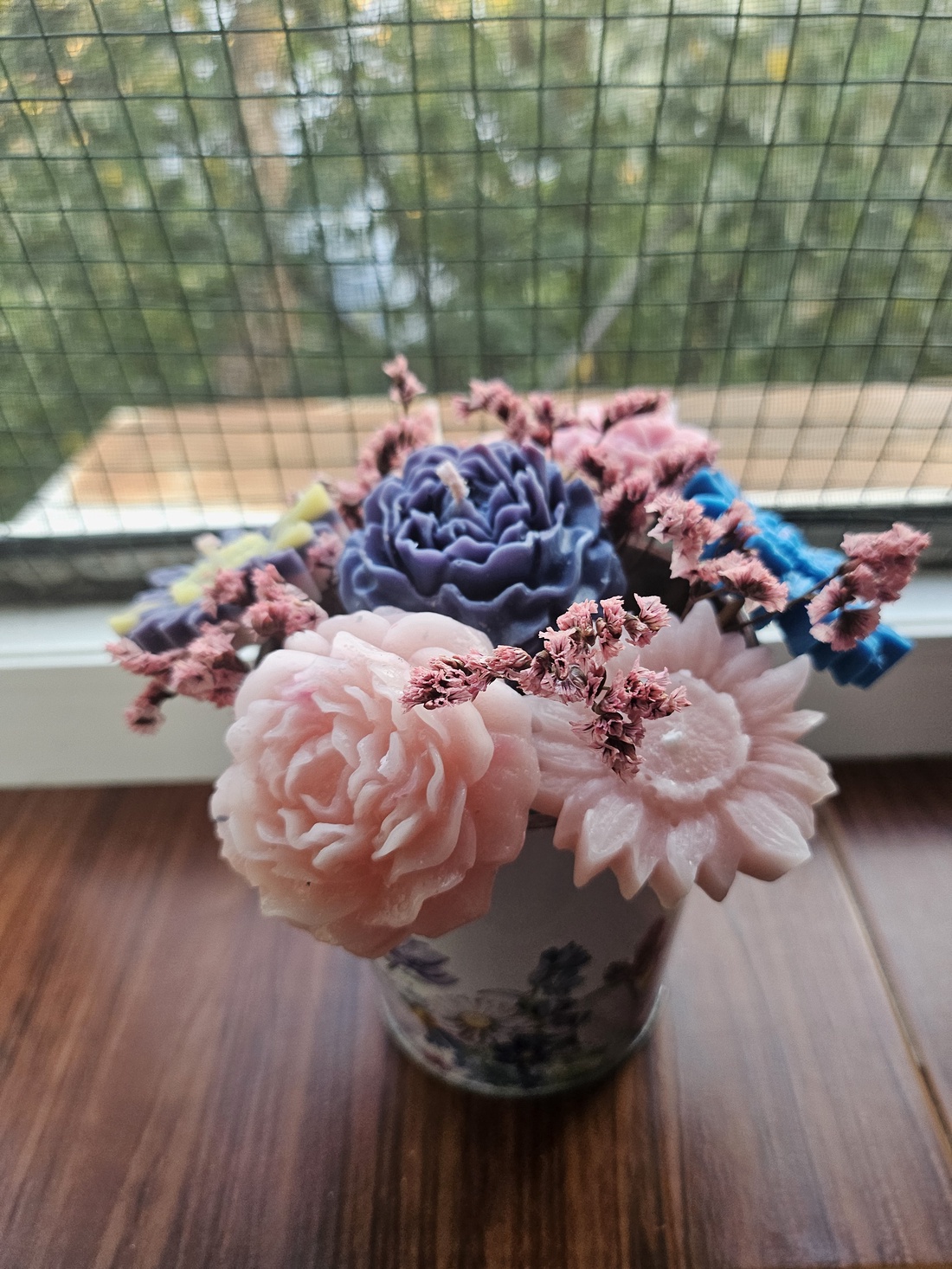 Aranjament floral - casă & stil de viață - lumânări, parfumuri, arome - ceară parfumată - Artynos.ro Aranjament floral - casă & stil de viață - lumânări, parfumuri, arome - ceară parfumată - Artynos.ro