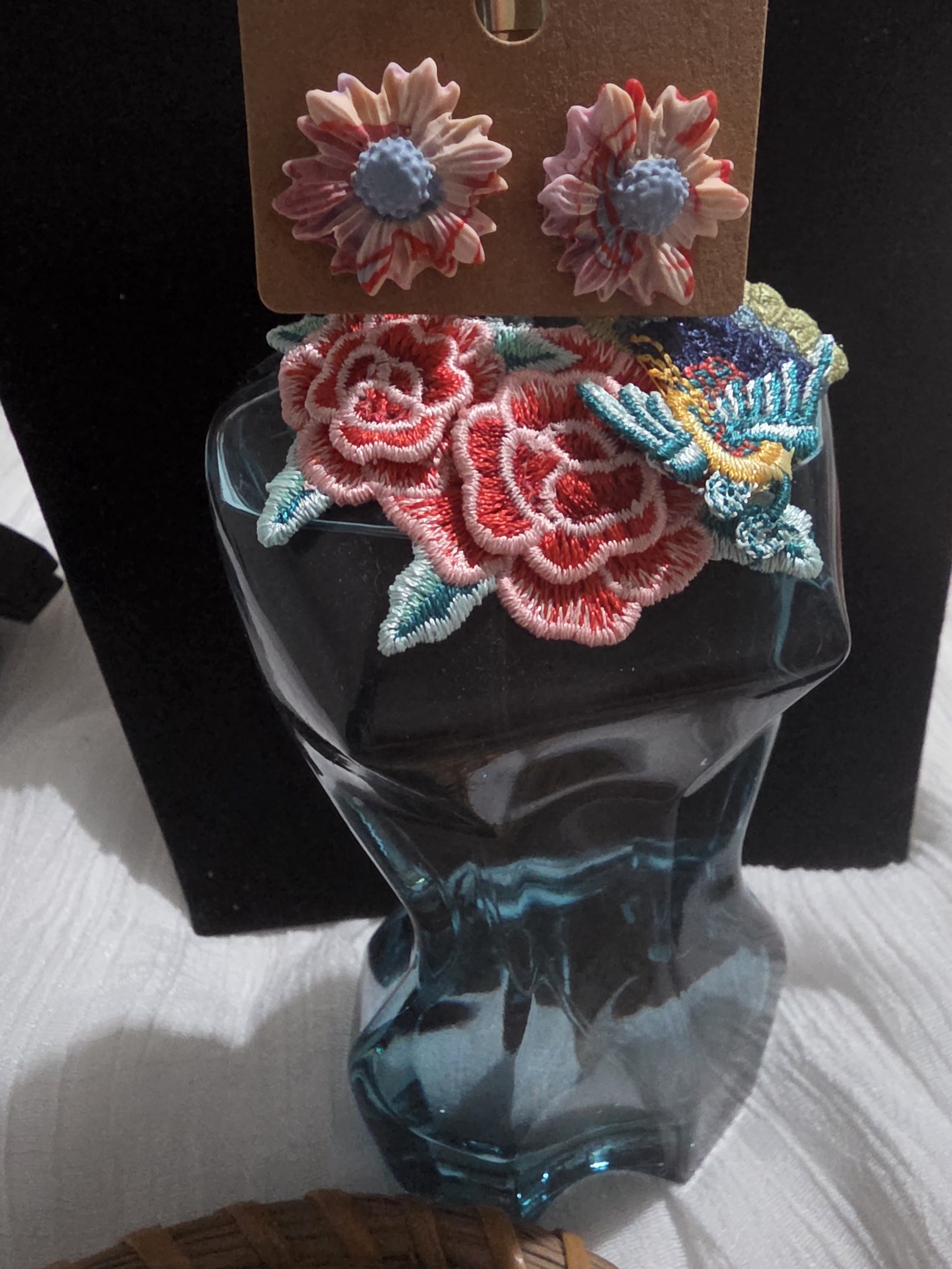 Cercei - bijuterii - cercei - cercei și ornamente pentru urechi - Artynos.ro Cercei - bijuterii - cercei - cercei și ornamente pentru urechi - Artynos.ro