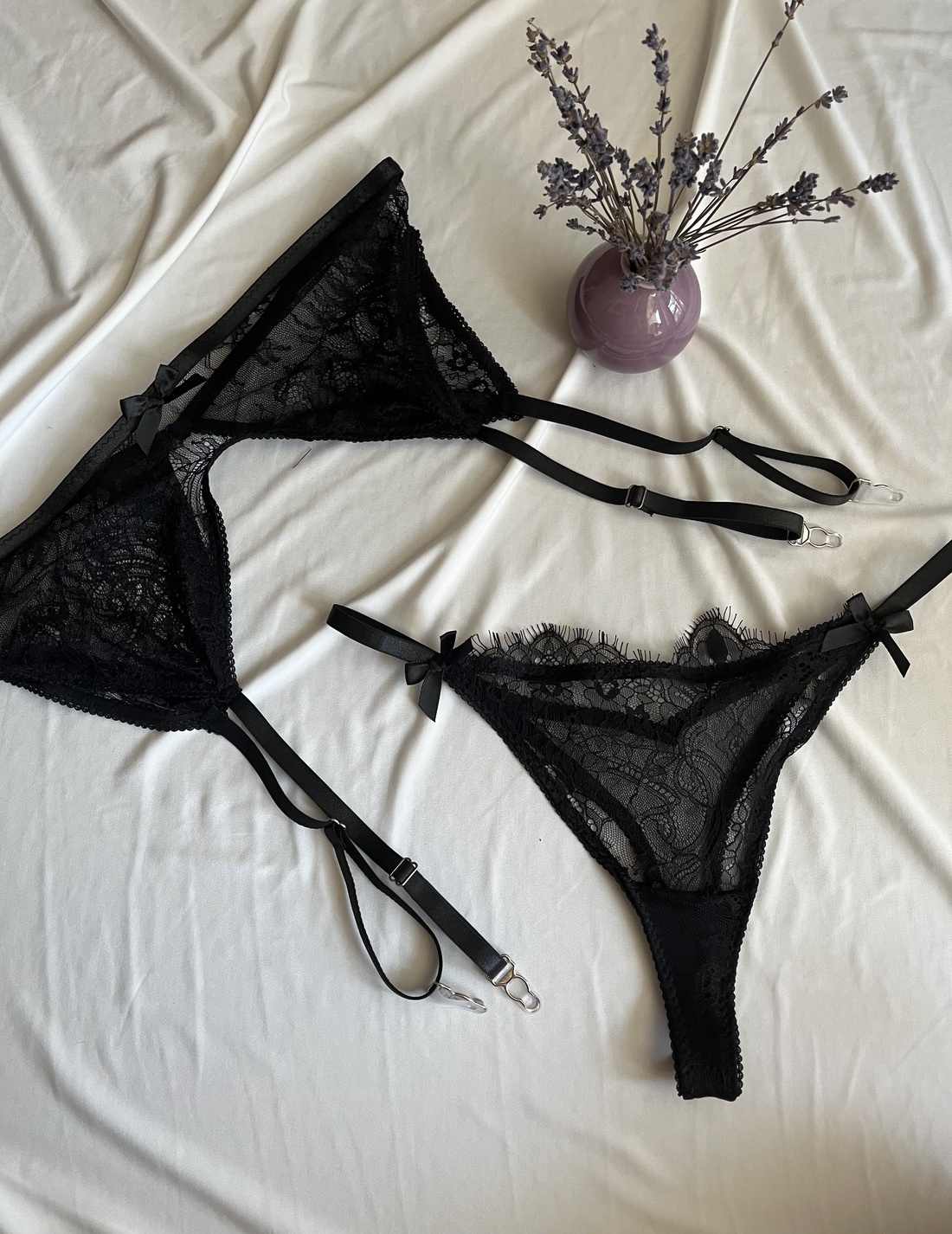 Set chilot+portjartiera - îmbrăcăminte și modă - haine damă - costume de baie și lenjerie de corp - Artynos.ro Set chilot+portjartiera - îmbrăcăminte și modă - haine damă - costume de baie și lenjerie de corp - Artynos.ro