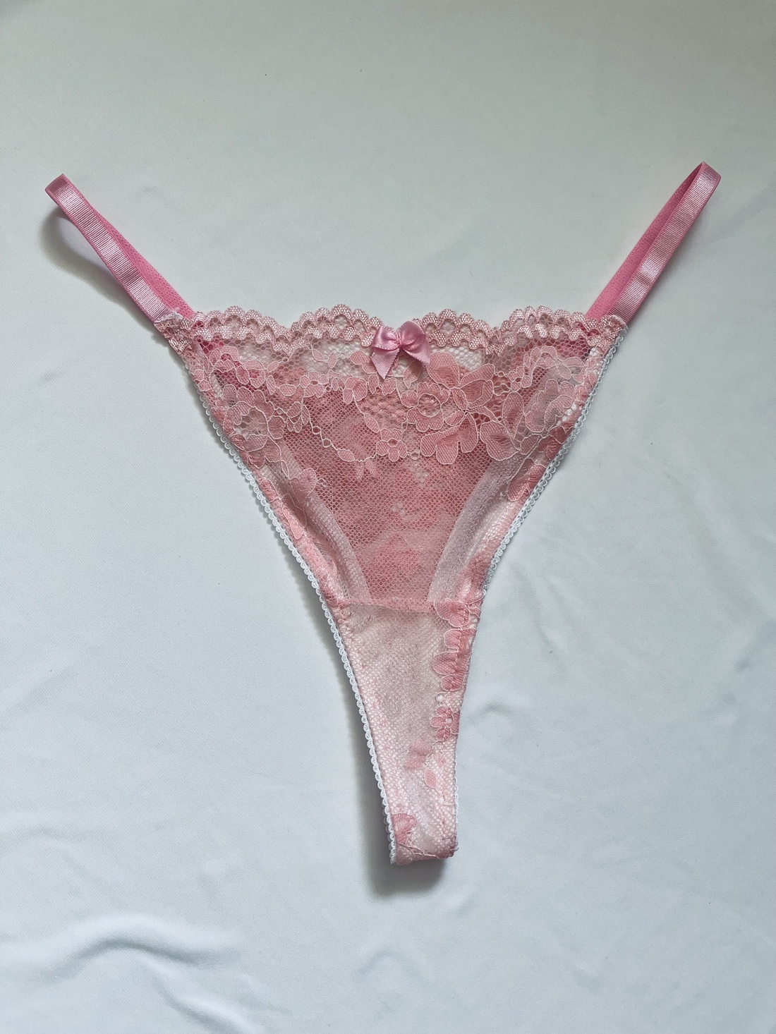 Chilot Thong - îmbrăcăminte și modă - haine damă - costume de baie și lenjerie de corp - Artynos.ro Chilot Thong - îmbrăcăminte și modă - haine damă - costume de baie și lenjerie de corp - Artynos.ro