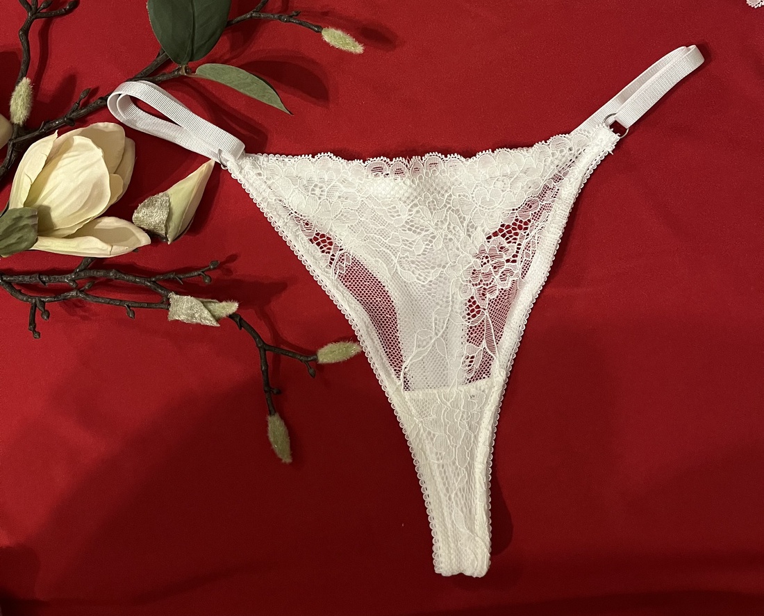Chilot Thong - îmbrăcăminte și modă - haine damă - costume de baie și lenjerie de corp - Artynos.ro Chilot Thong - îmbrăcăminte și modă - haine damă - costume de baie și lenjerie de corp - Artynos.ro
