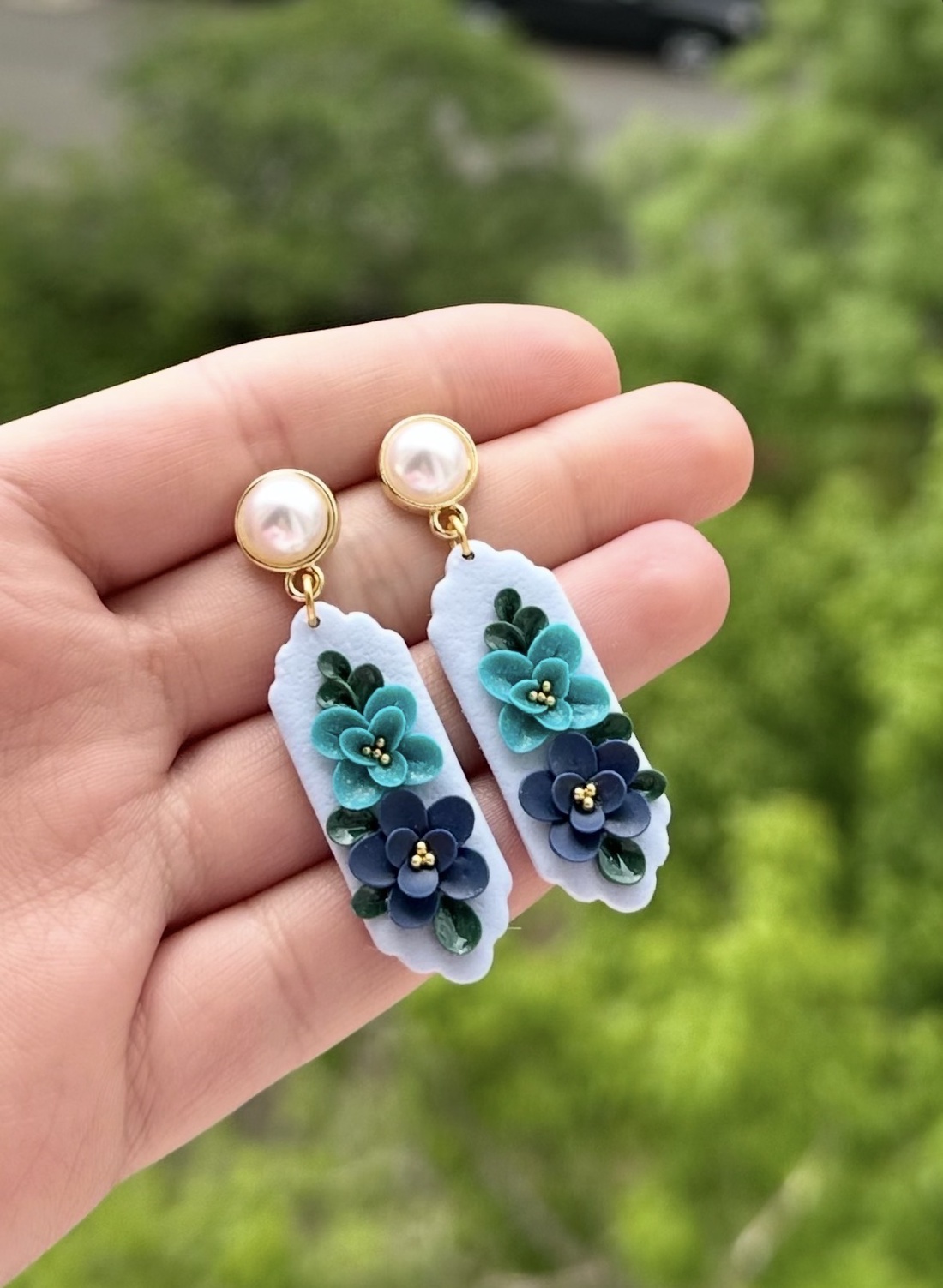 Cercei florali eleganți blue handmade  - accesorii nuntă - bijuterii mireasă - cercei mireasă - Artynos.ro