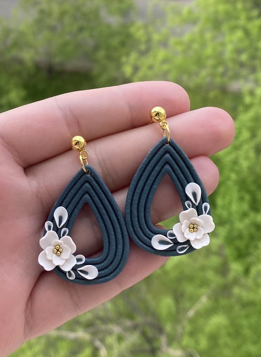 Cercei handmade eleganti bleumarin-petrol - bijuterii - cercei - cercei lungi - Artynos.ro