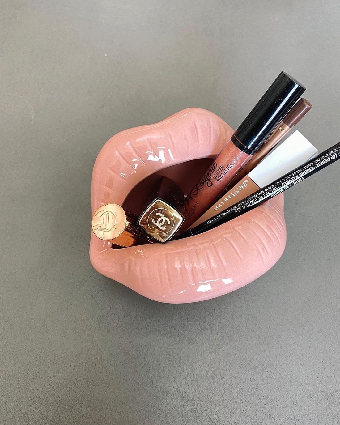 Suport Decorativ Glossy Lips � Eleganță pe Masa Ta de Toaletă - casă & stil de viață - decorațiuni de casă - decorațiuni de masă și rafturi - decorațiuni de masă - Artynos.ro
