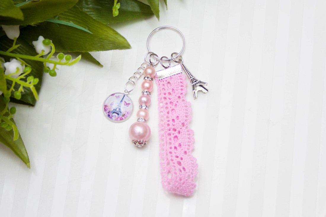 Breloc, accesoriu pentru geantă � Paris � Roz -  - Artynos.ro