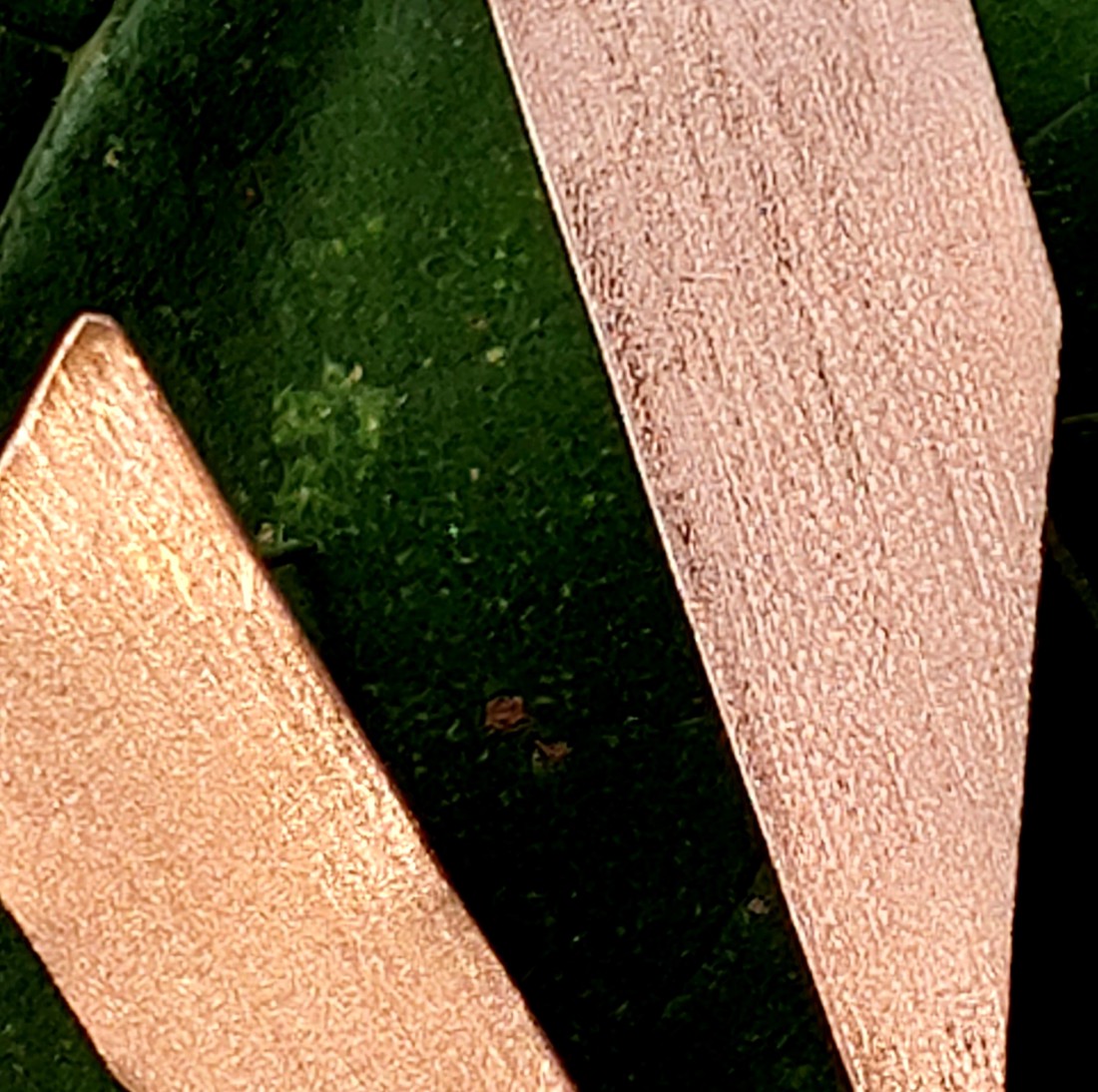 Cercei cu design minimalist din cupru -  - Artynos.ro Cercei cu design minimalist din cupru -  - Artynos.ro