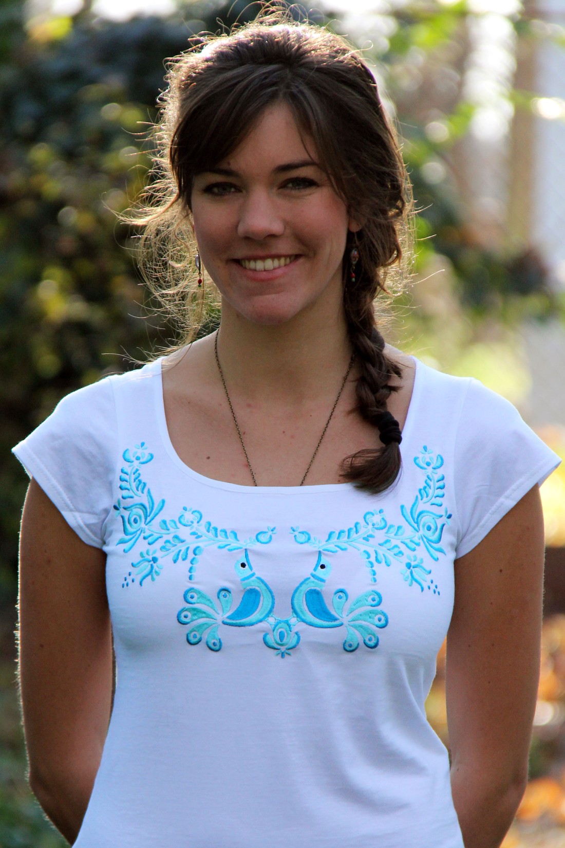 Tricou matyo brodat cu pasăre albastră brodată - îmbrăcăminte și modă - haine damă - tricou și top de damă - Artynos.ro Tricou matyo brodat cu pasăre albastră brodată - îmbrăcăminte și modă - haine damă - tricou și top de damă - Artynos.ro