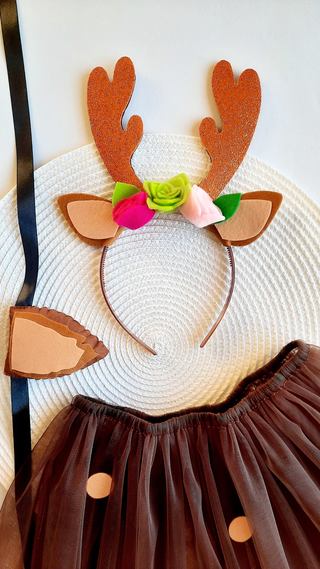 Costum de carnaval cu coadă de căprioară și fustă - îmbrăcăminte și modă - costume și măști de carnaval - costume - Artynos.ro Costum de carnaval cu coadă de căprioară și fustă - îmbrăcăminte și modă - costume și măști de carnaval - costume - Artynos.ro