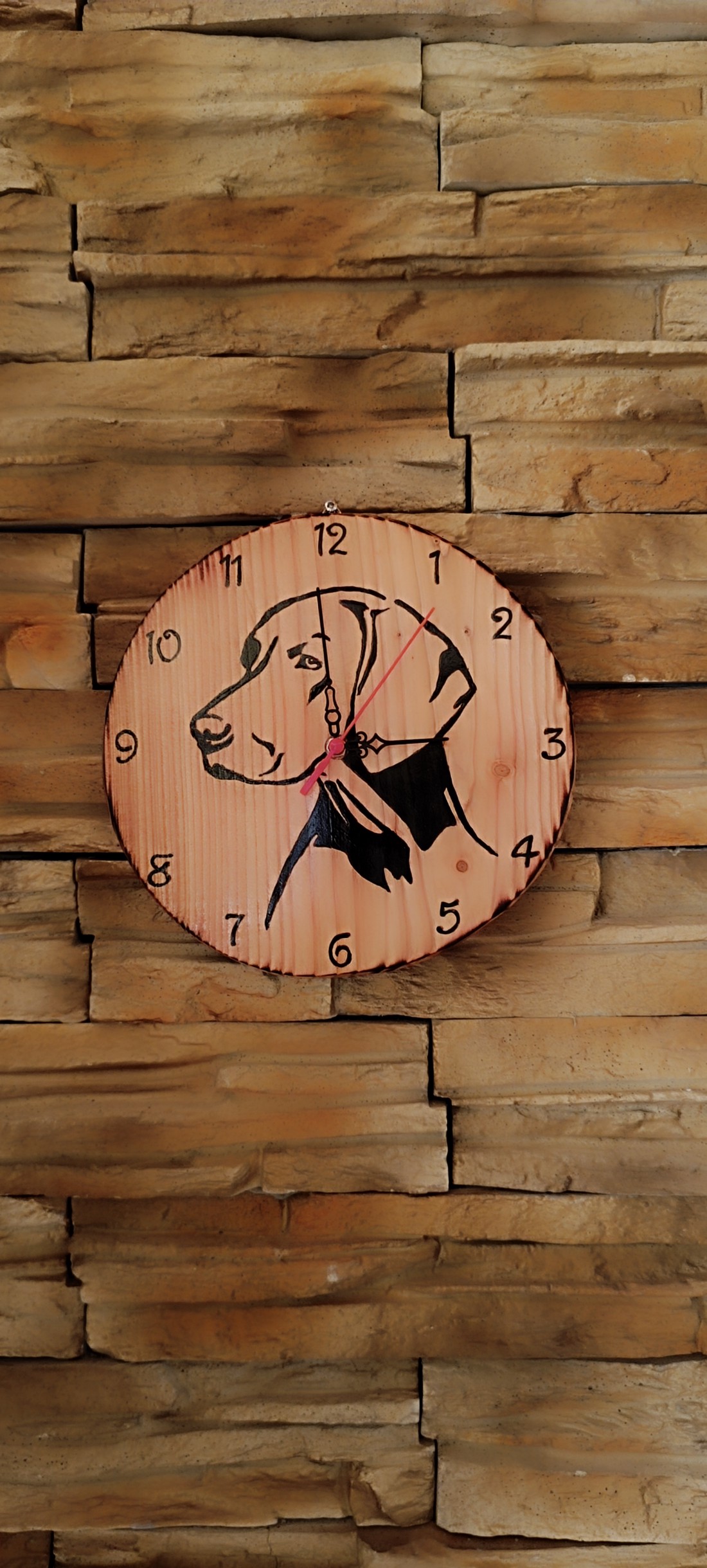 Ceas de perete din lemn cu câine vizsla - - Artynos.ro Ceas de perete din lemn cu câine vizsla - - Artynos.ro
