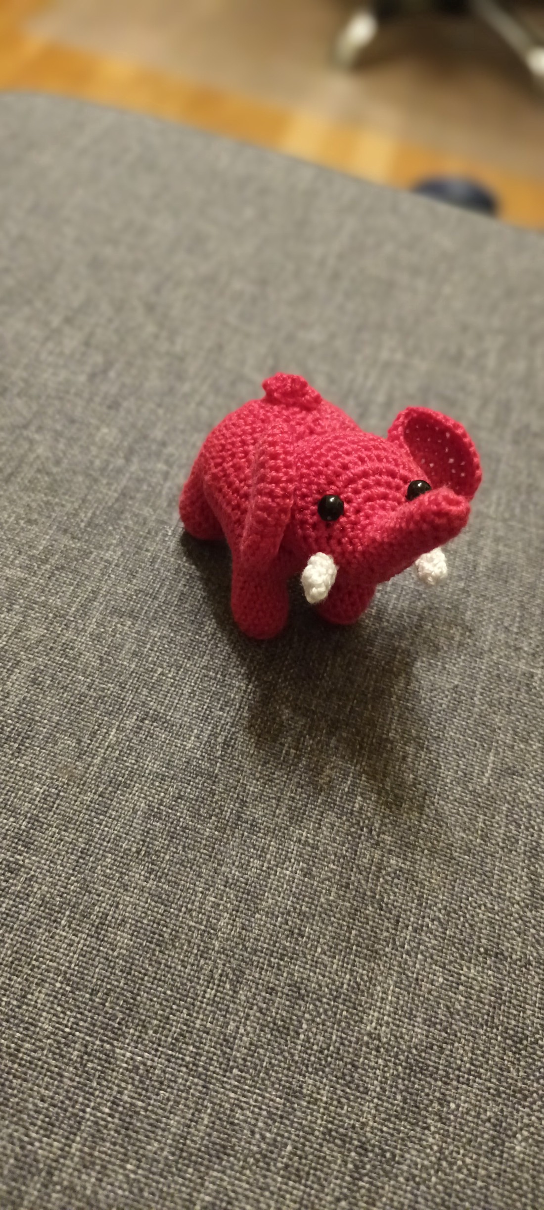 Elefant roșu mini - - Artynos.ro Elefant roșu mini - - Artynos.ro
