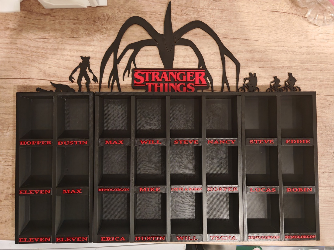  Suport pentru figurină Stranger Things Kinderjoy - casă & stil de viață - decorațiuni de casă - decorațiuni de masă și rafturi - decorațiuni de masă - Artynos.ro