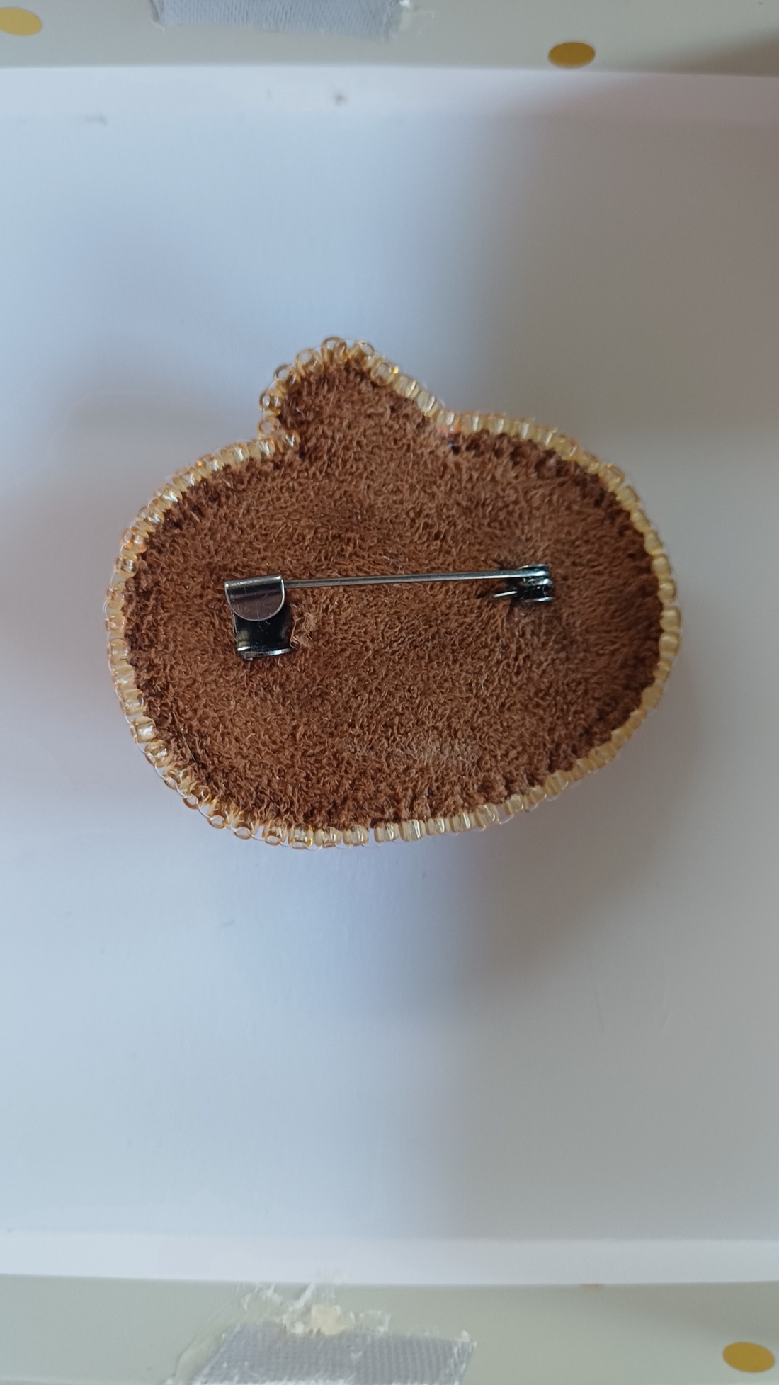 Brosa din margele - bijuterii - broșe - Artynos.ro