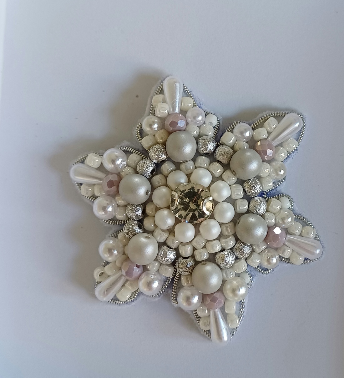 Brosa fulg de nea - bijuterii - broșe - Artynos.ro