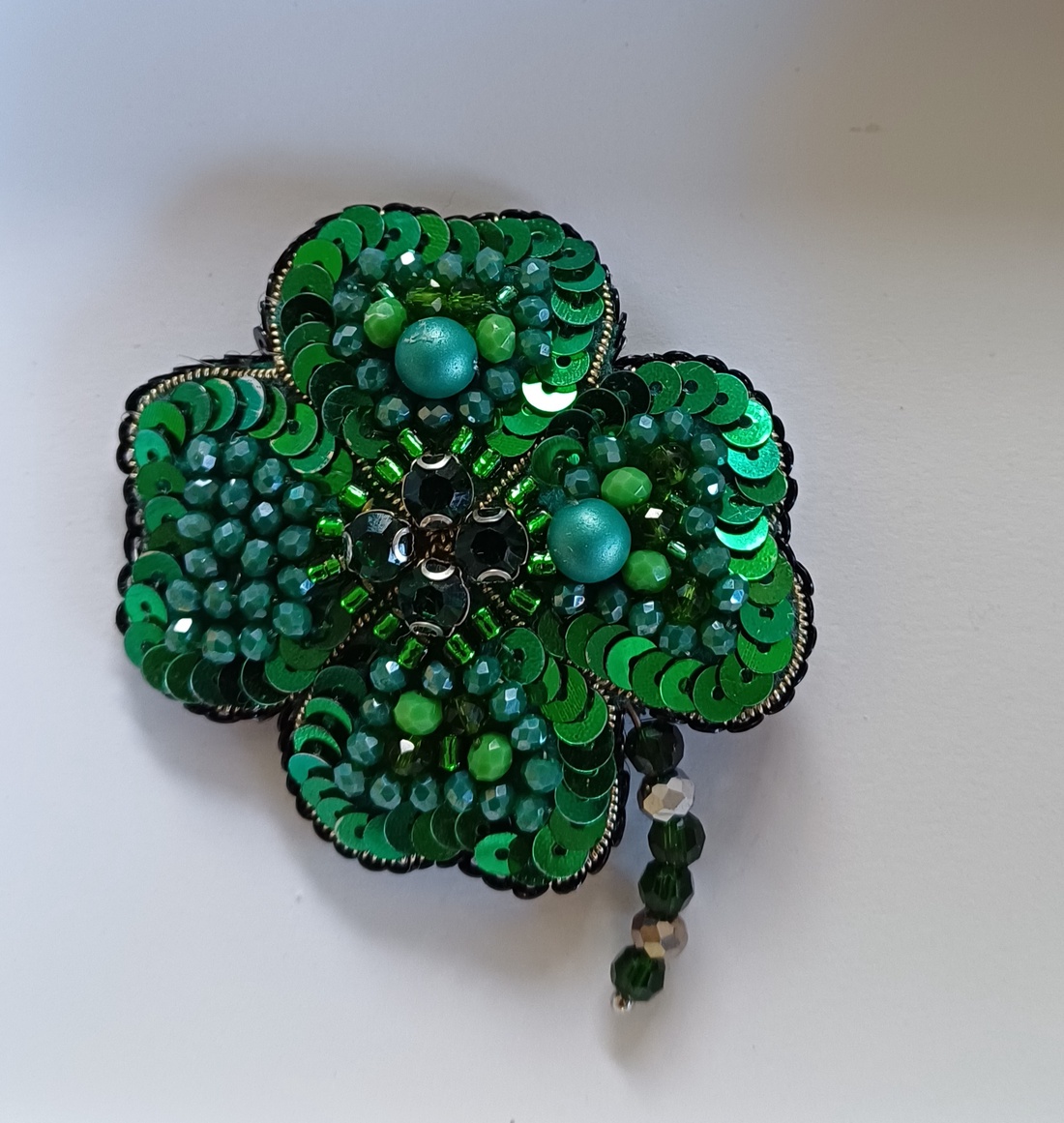 Brosa trifoi cu patru foi - bijuterii - broșe - Artynos.ro