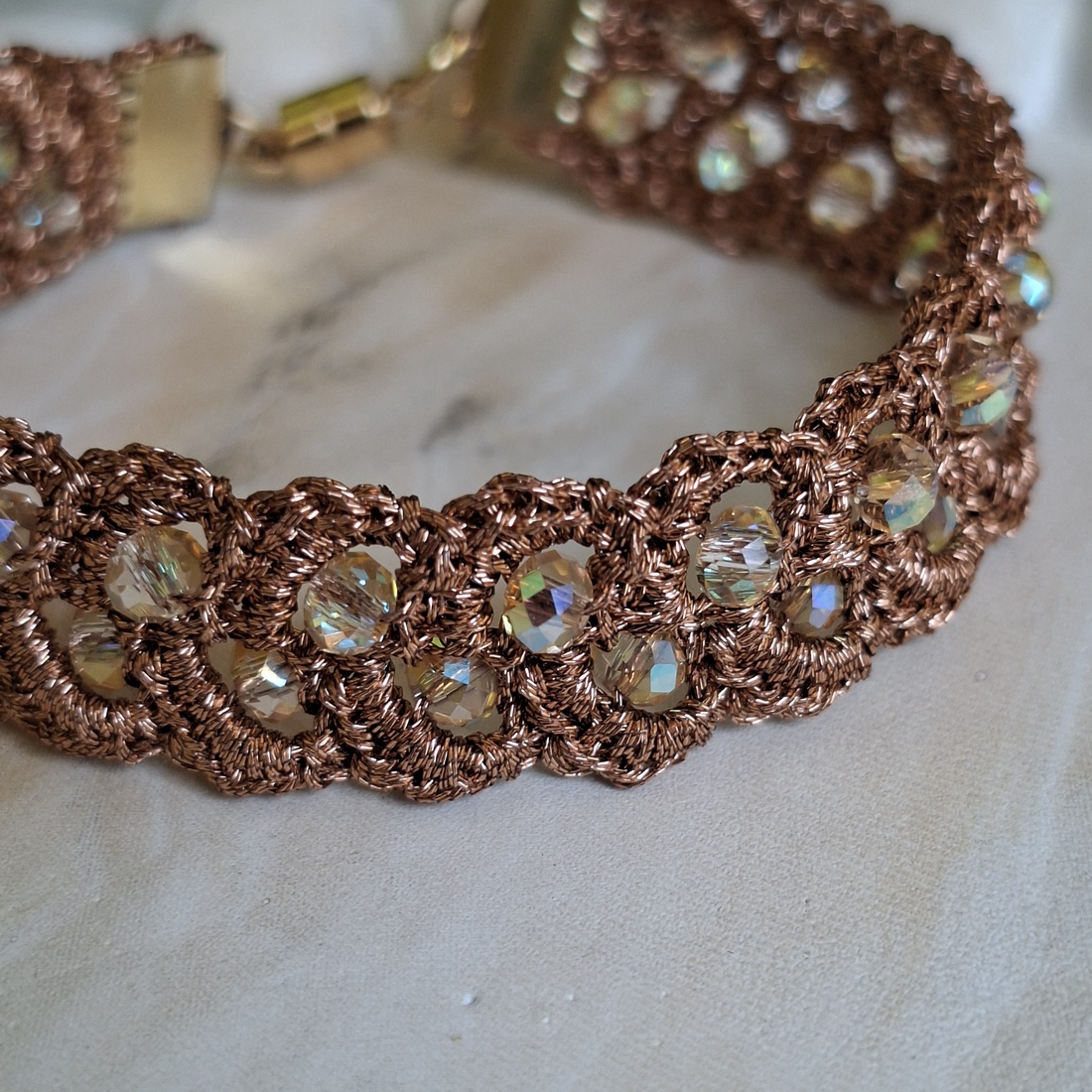 Bratara crosetata copper Lumina - aramiu bronz cu cristale - bijuterii - brățări - brățări din mărgele - Artynos.ro