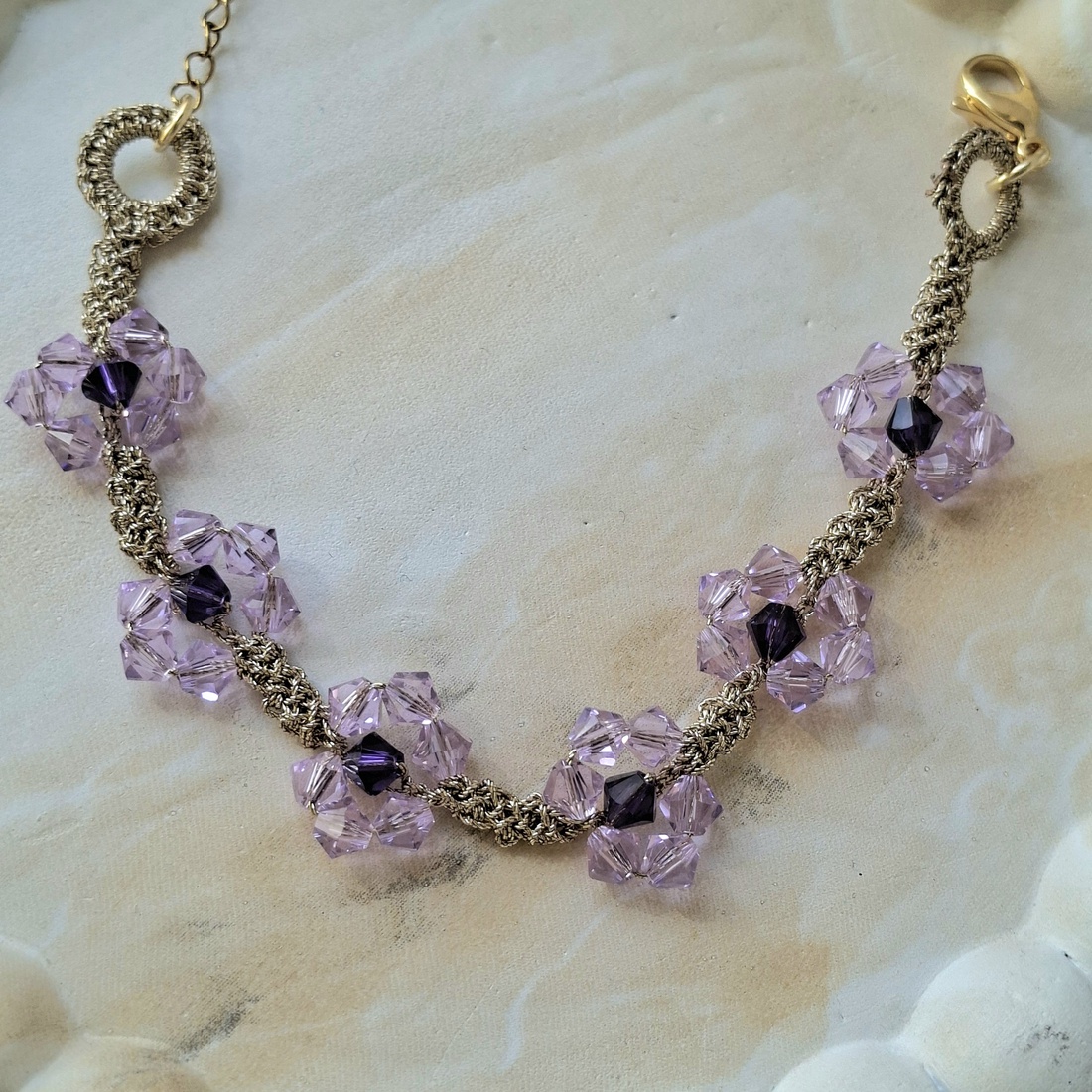 Bratara crosetata mov Swarovski - flori lila cu centru ametist - bijuterii - brățări - brățări împletite - Artynos.ro