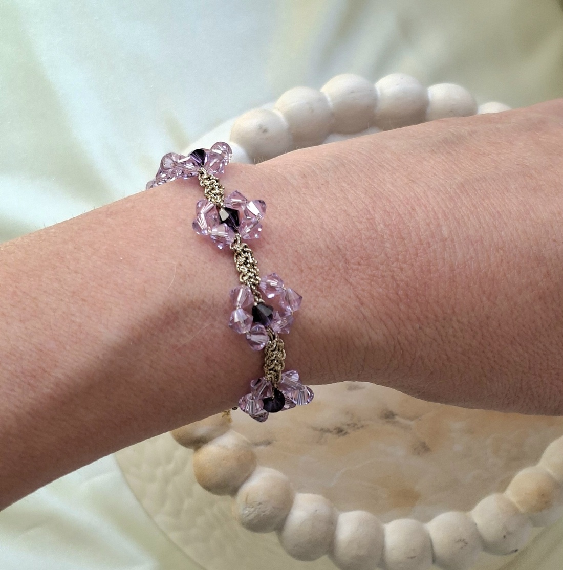 Bratara crosetata mov Swarovski - flori lila cu centru ametist - bijuterii - brățări - brățări împletite - Artynos.ro
