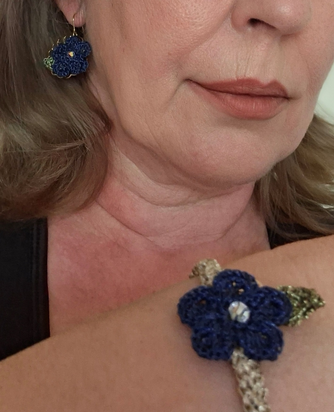  Set elegant bratara și cercei cu floare croșetata bleumarin - bijuterii - seturi de bijuterii - Artynos.ro