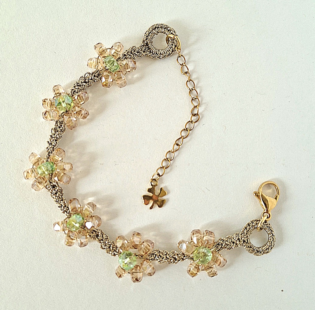 Bratara eleganta cu cristale, model floare-champagne cu verde, fir aurit-cadou, nunta, botez - bijuterii - brățări - brățări din mărgele - Artynos.ro