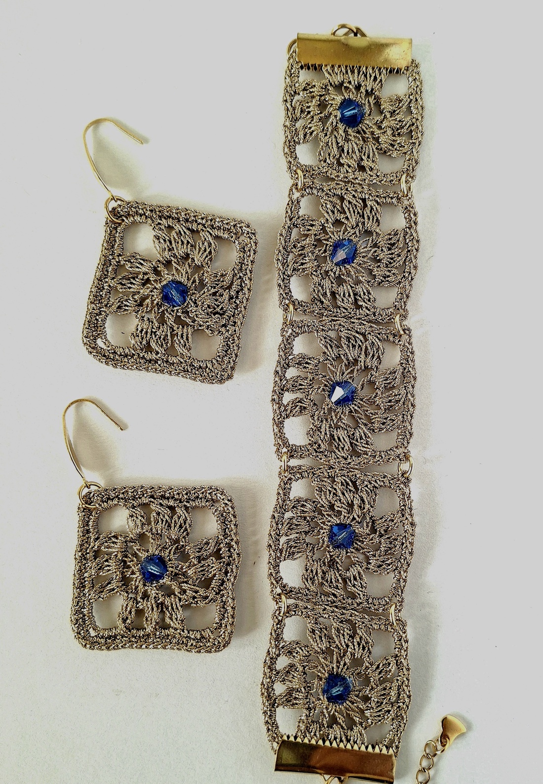 Set bratara si cercei elegant model patrat mare dantelat cu cristal Swarowski safir albastru - bijuterii - seturi de bijuterii - Artynos.ro