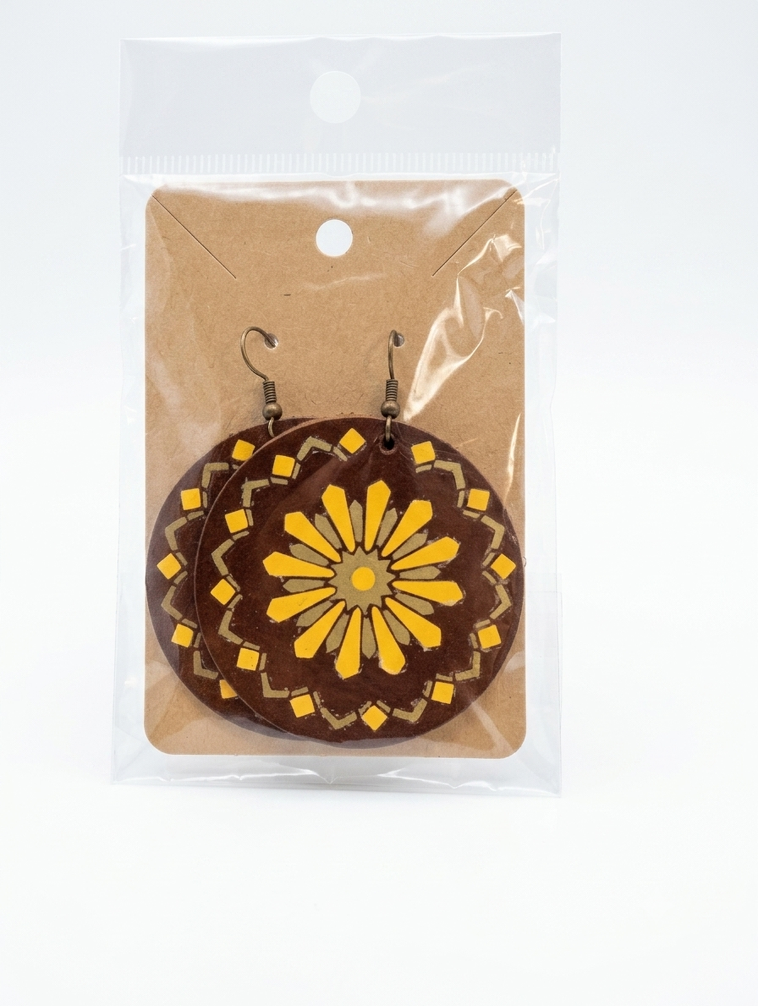 Cercei Statement din Piele Naturală, Model Mandala / Floare Galbenă, 5 cm - bijuterii - cercei - cercei lungi - Artynos.ro