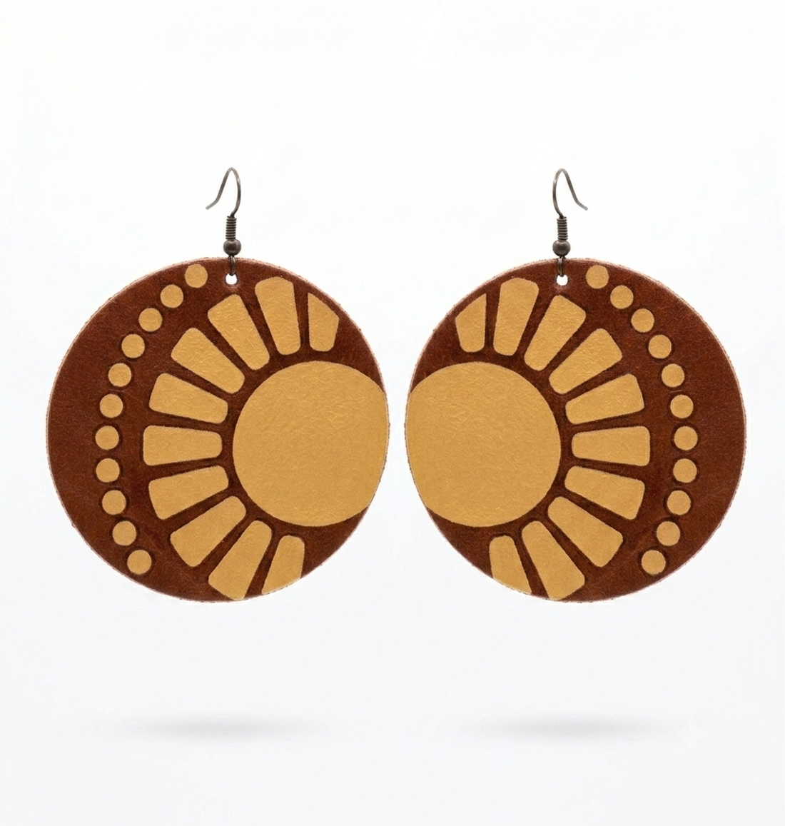 Cercei Handmade din Piele Naturală � Motive Solare Aurii, Piele Maro - bijuterii - cercei - cercei lungi - Artynos.ro