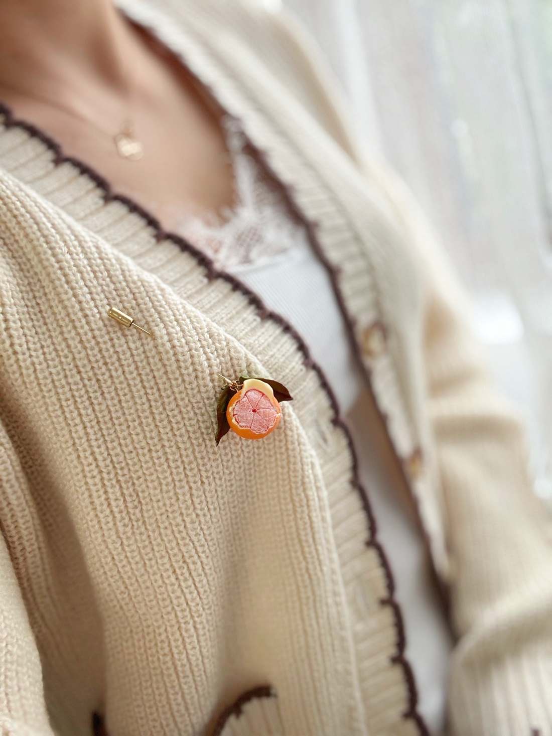 Brosa Portocala - bijuterii - broșe - Artynos.ro