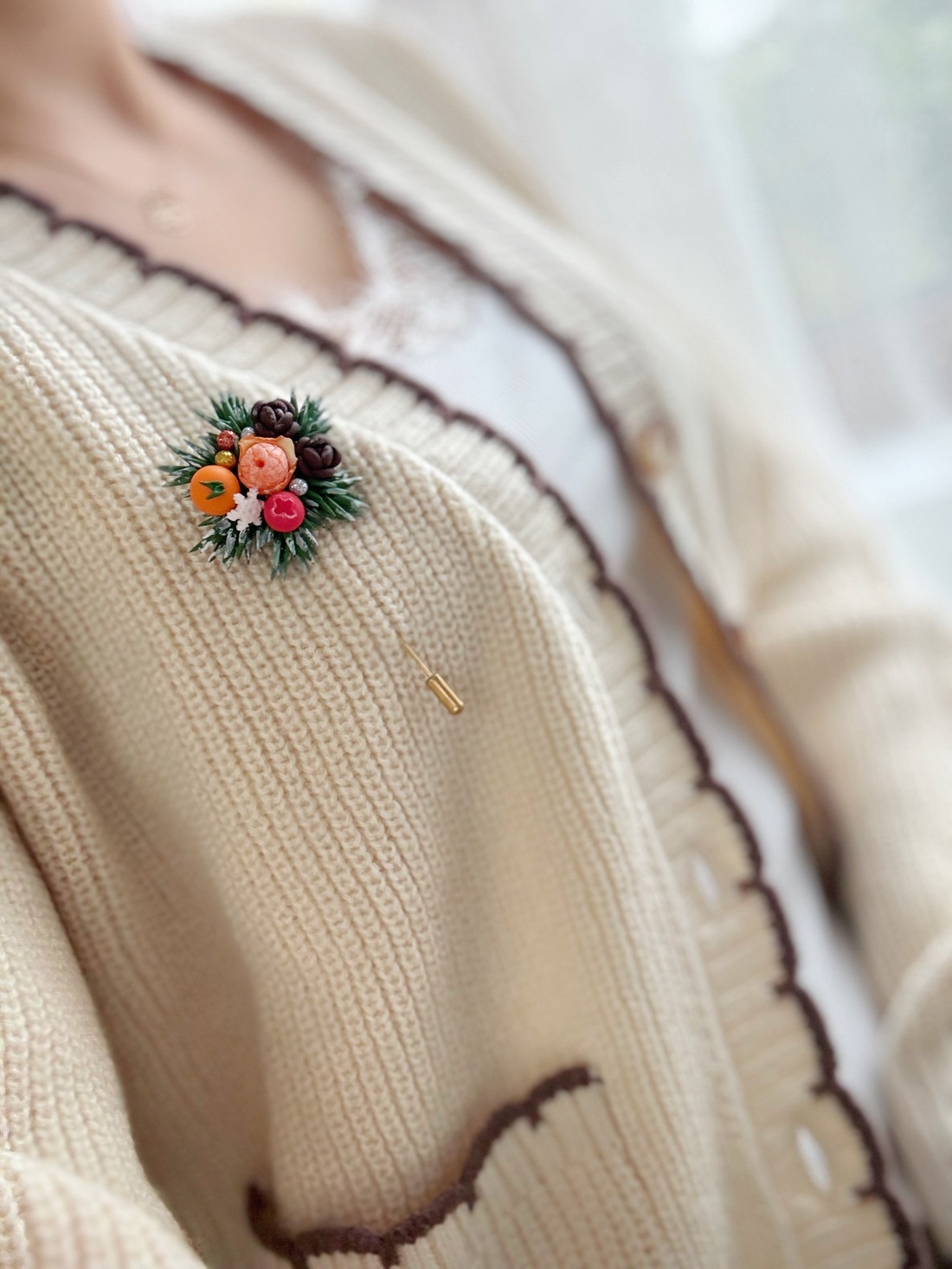 Broșa Coroniță  - bijuterii - broșe - Artynos.ro