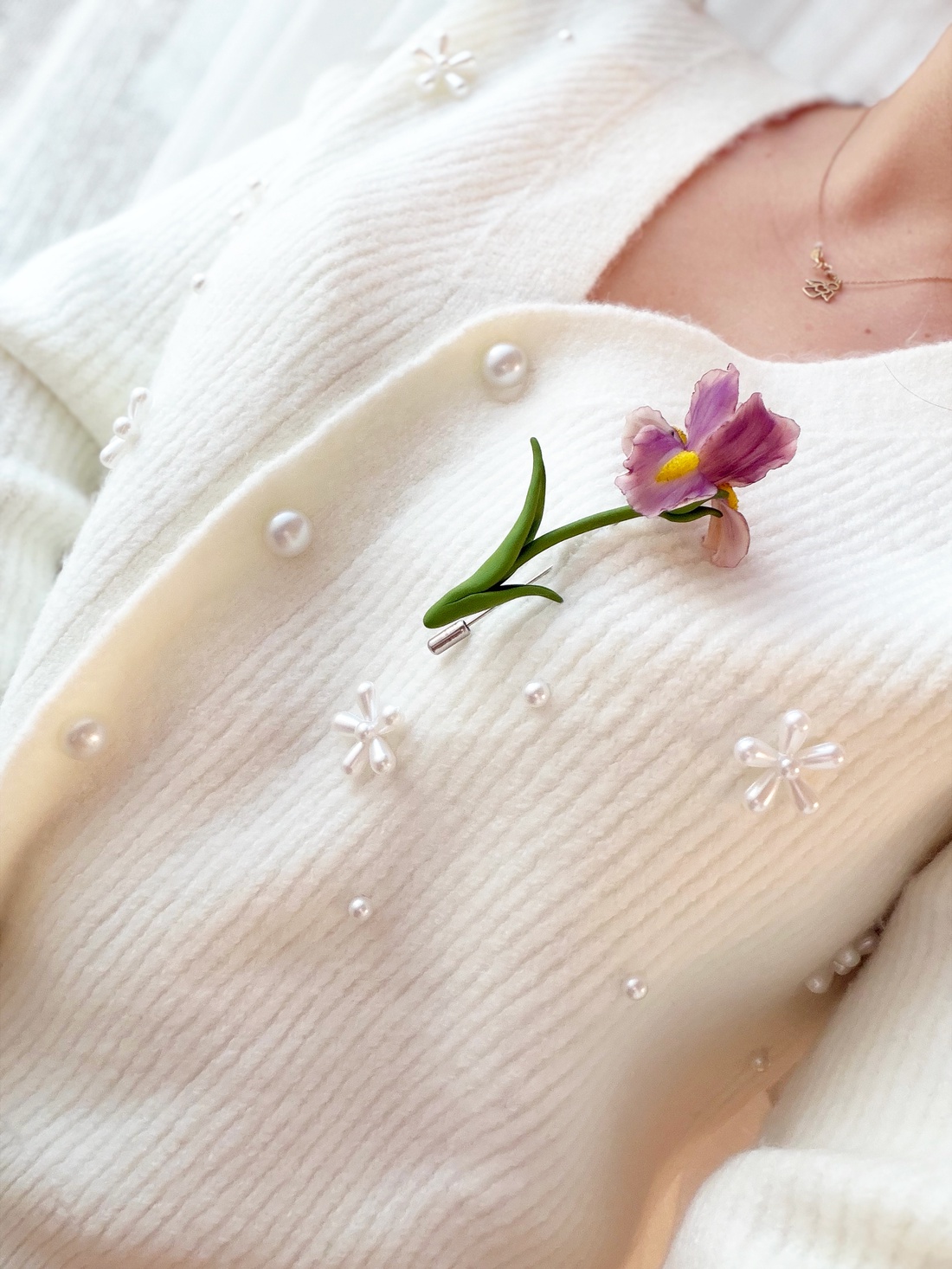 Brosa Iris - bijuterii - broșe - Artynos.ro