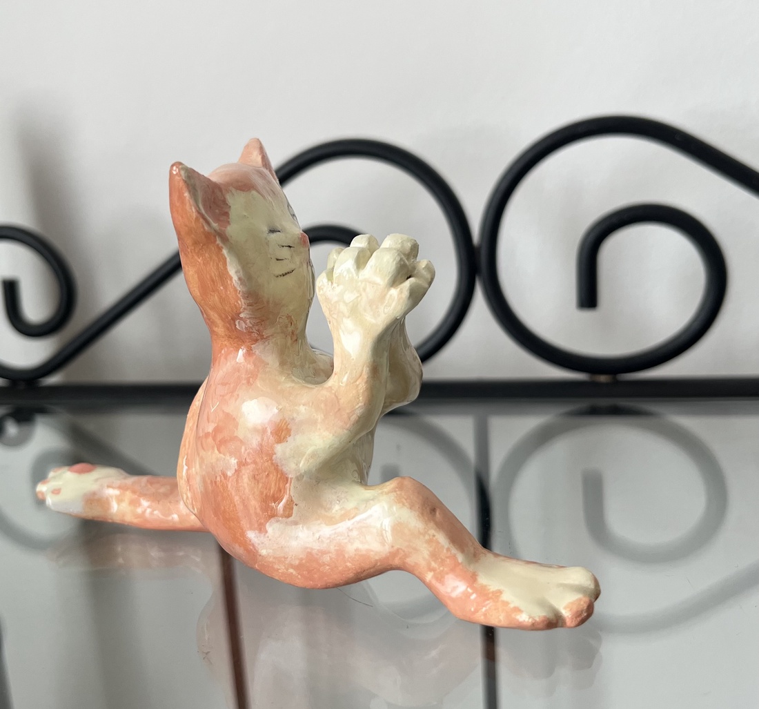 Pisicuta Yoghina - arte vizuale și accesorii - sculptură - sculpturi și figurine din ceramică - Artynos.ro Pisicuta Yoghina - arte vizuale și accesorii - sculptură - sculpturi și figurine din ceramică - Artynos.ro