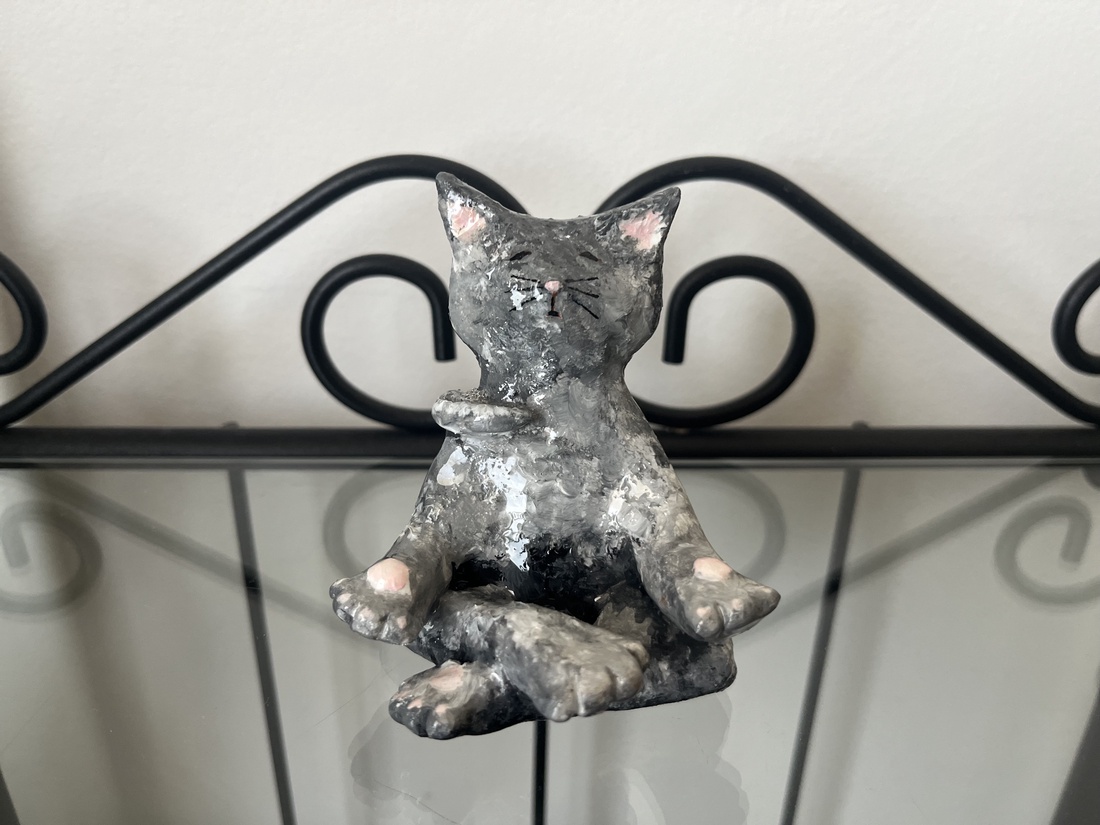 Pisicuta Yoghina - arte vizuale și accesorii  - sculptură - sculpturi și figurine din ceramică - Artynos.ro
